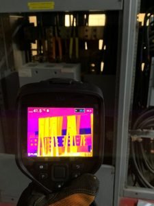 isec-mantenimiento-electrico-1-225x300