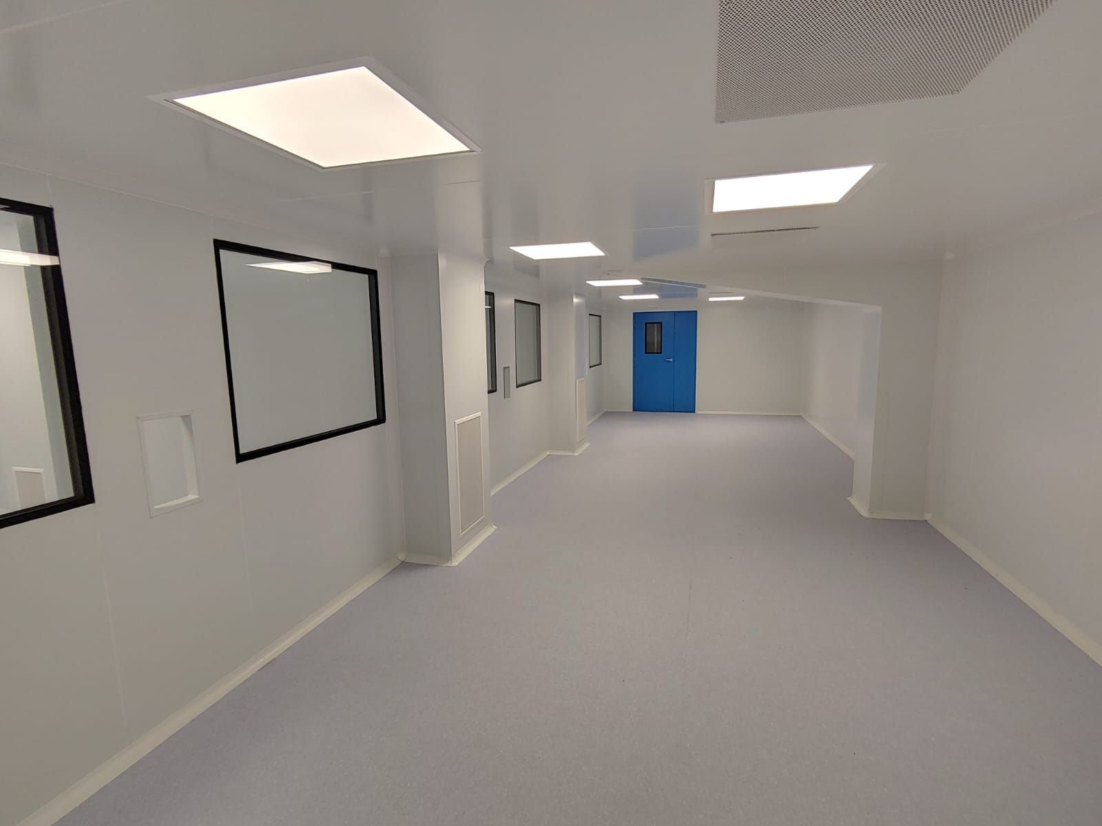 Somos una empresa constructora dedicada al desarrollo de proyectos de construcción de Cuartos Limpios Industriales Certificados en México NOM-14644