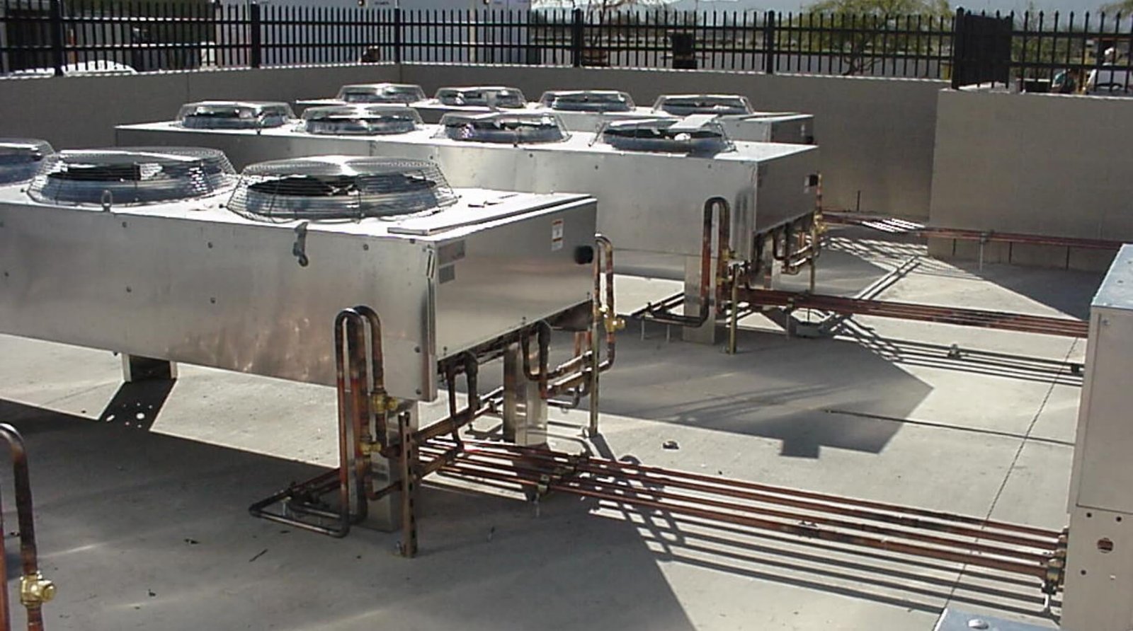 Instalación tubería cobre proceso chiller industrial Juárez